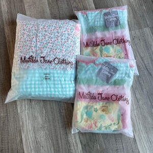 NIB Matilda Jane Hidden Gem bedskirt ruffle and 2 pillow shams. Twin